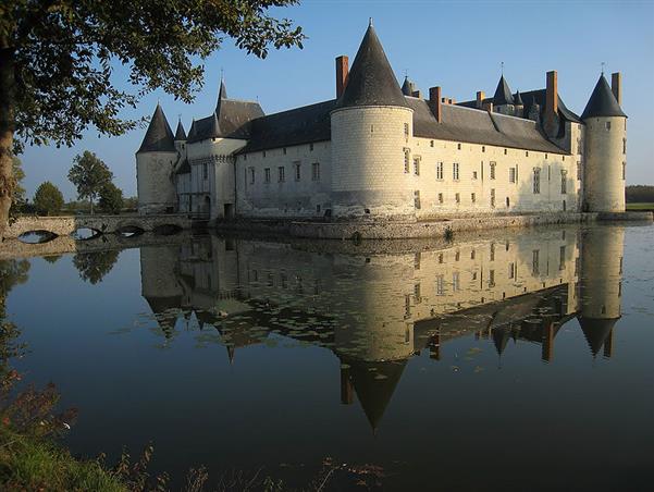 Château du Plessis-Bourré à Ecuillé proche de l'hôtel 3 étoiles L'Océane à Villevêque près d'Angers en Maine et Loire